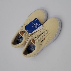 Guy Harvey, women's yellow canvas tennis shoes, New with tags sz 7.5